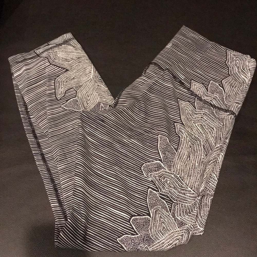 Lululemon- limited edition leggings - size 8